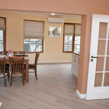 Pearl Apartment *