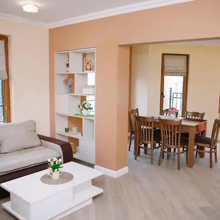 Pearl Apartment Warna