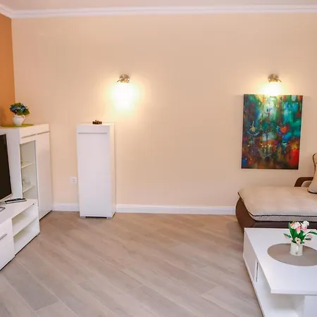 Pearl Apartment *