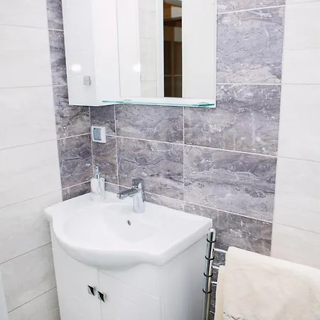 Pearl Apartment Warna